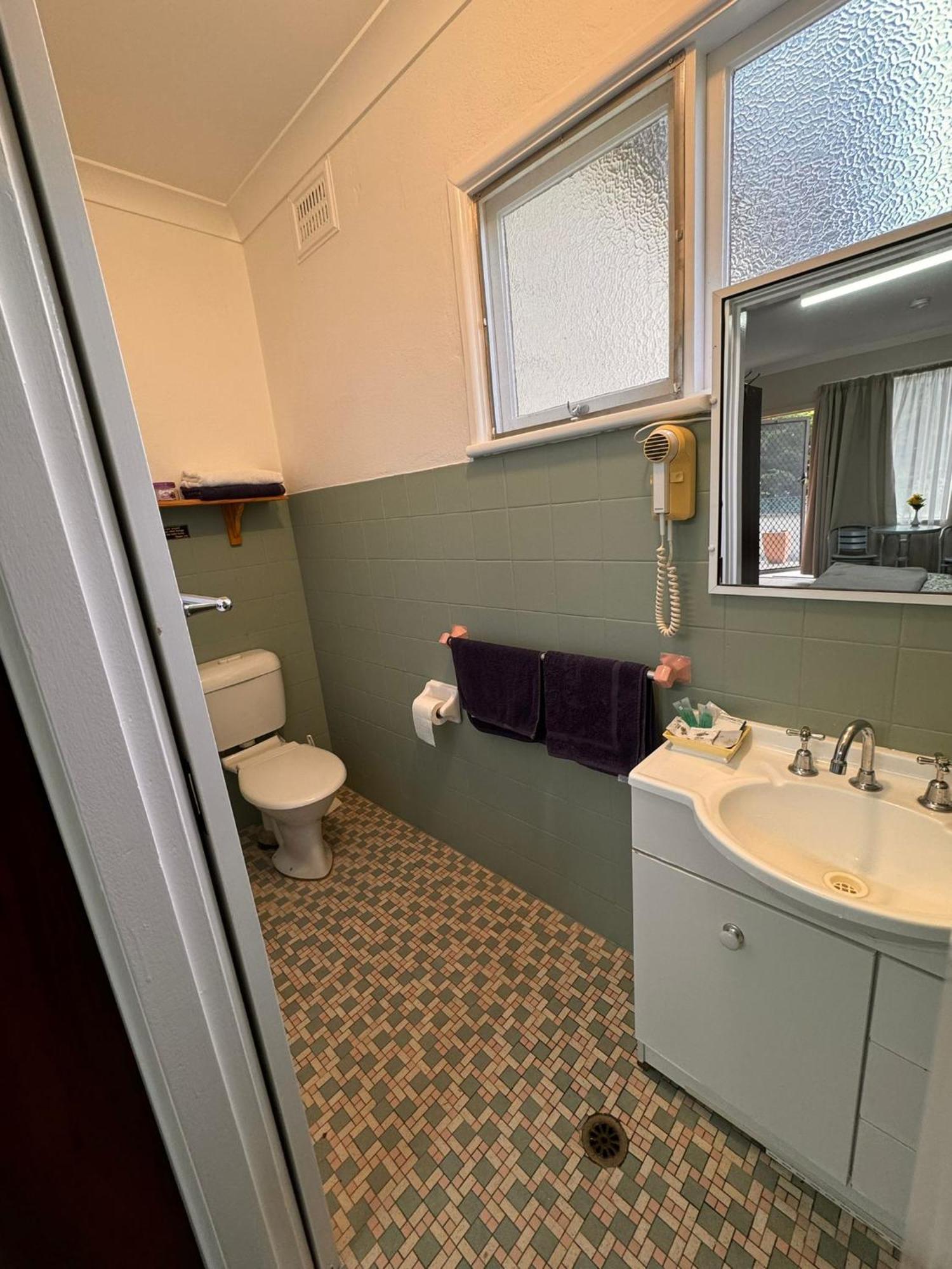 Alpine Country Motel Plus Free Coffee Cooma Exterior photo