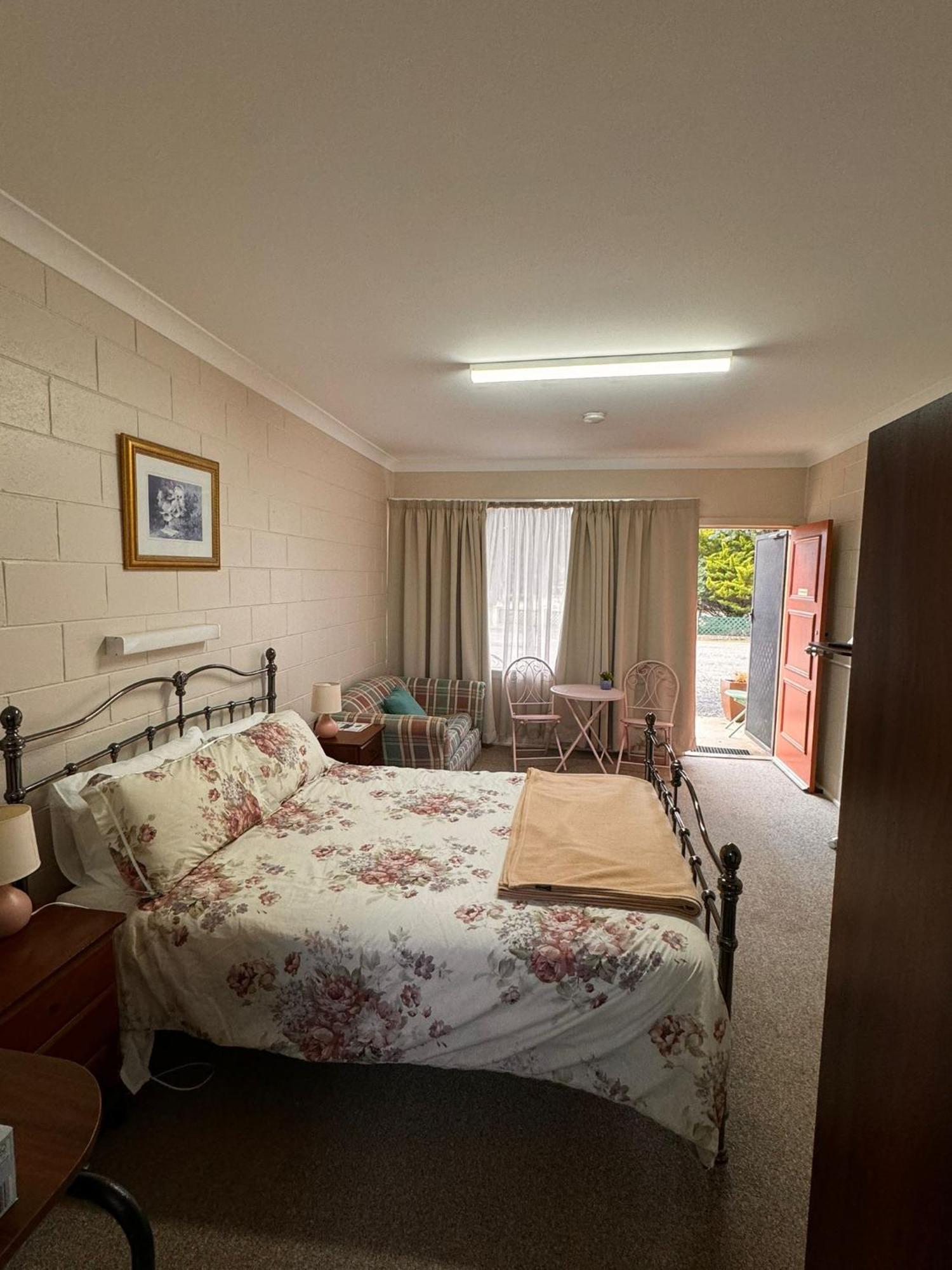 Alpine Country Motel Plus Free Coffee Cooma Exterior photo
