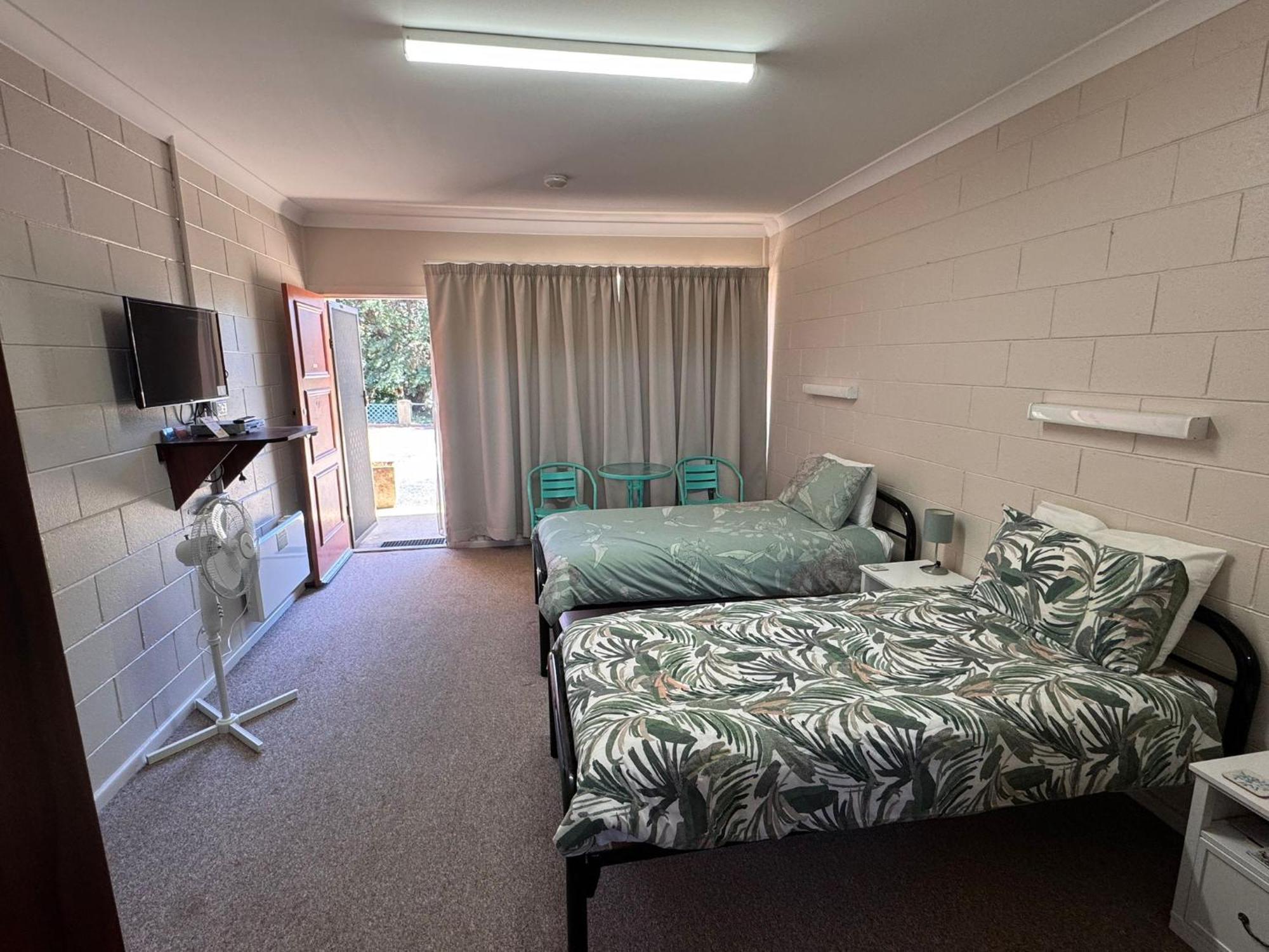 Alpine Country Motel Plus Free Coffee Cooma Exterior photo